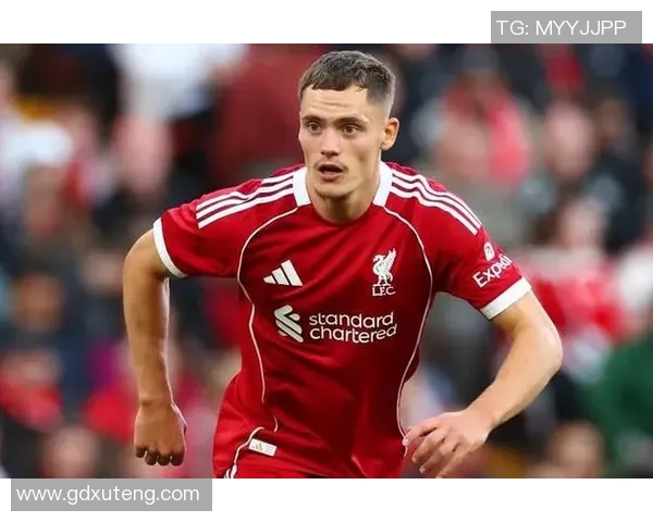 弗洛里安维尔茨的生活与家庭:球场外的真实故事与温暖瞬间 弗洛里安维尔茨的生活与家庭:球场外的真实故事与温暖瞬间