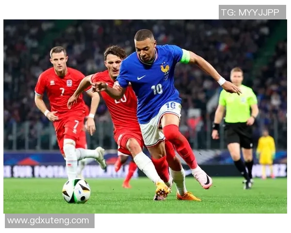 法国足球明星畅谈职业生涯与个人成长的独家采访揭秘 法国足球明星畅谈职业生涯与个人成长的独家采访揭秘